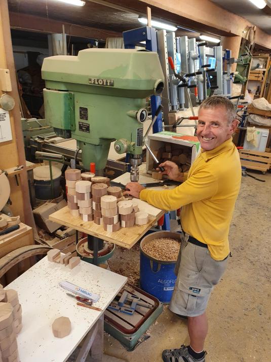 Josef Heinzer in der Werkstatt