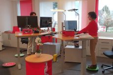 Stehtisch mit Balancboard