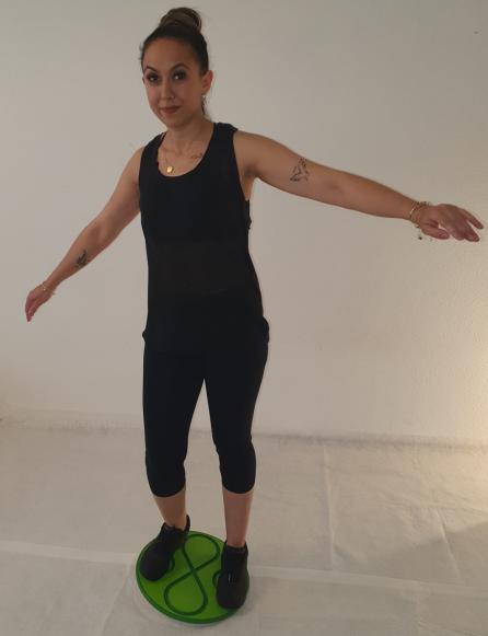 gleichgewichtstraining_balanceübungen auf dem Balancekreisel