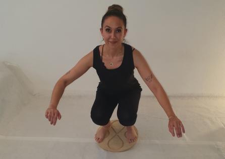 gleichgewichtsübung_in die Hocke gehen