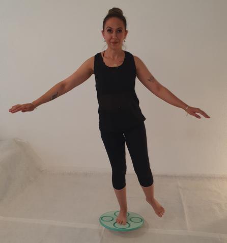 Gleichgewichtstraining_Balanceübung auf einem Bein