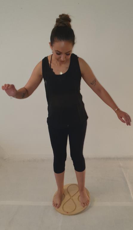 Gleichgewichtsübung mit Kugelbahn