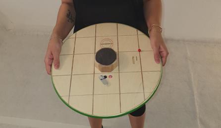 Kugelspiel auf der Rückseite des Balancekreisels